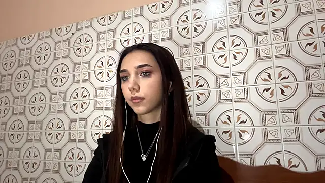 Snapshot of LinaMour chatting on 11-05-25, 10:10 LinaMour online show from 11-05-25, 10:10