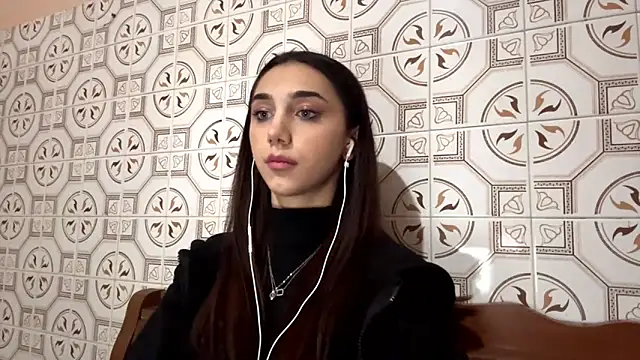 Snapshot of LinaMour chatting on 11-06-25, 10:10 LinaMour online show from 11-06-25, 10:10