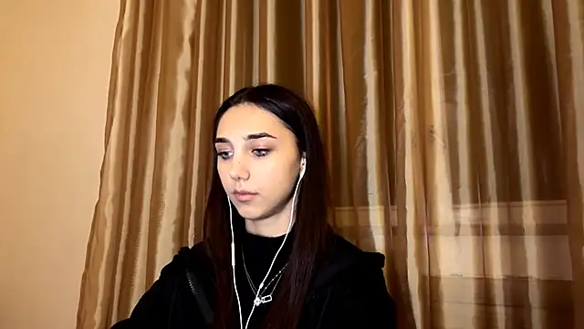 Snapshot of LinaMour chatting on 11-07-25, 10:10 LinaMour online show from 11-07-25, 10:10