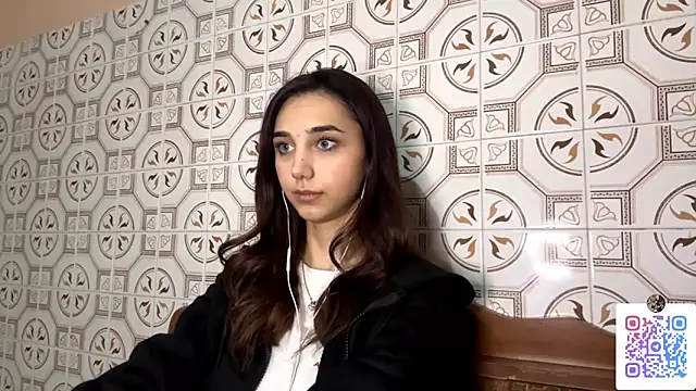 Snapshot of LinaMour chatting on 11-10-25, 11:15 LinaMour online show from 11-10-25, 11:15