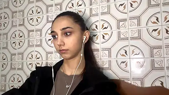 Snapshot of LinaMour chatting on 11-16-25, 10:26 LinaMour online show from 11-16-25, 10:26