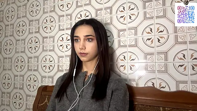 Snapshot of LinaMour chatting on 11-19-25, 10:10 LinaMour online show from 11-19-25, 10:10