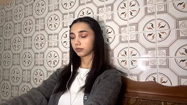 Snapshot of LinaMour chatting on 11-21-25, 10:08 LinaMour online show from 11-21-25, 10:08