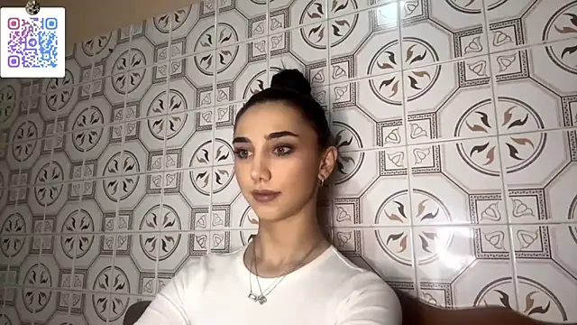 Snapshot of LinaMour chatting on 12-02-25, 10:27 LinaMour online show from 12-02-25, 10:27