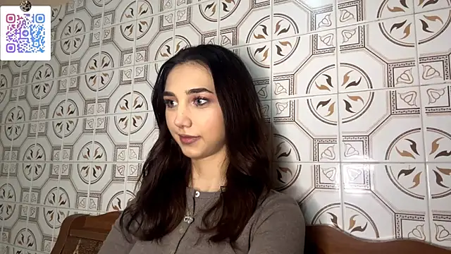 Snapshot of LinaMour chatting on 12-13-25, 10:15 LinaMour online show from 12-13-25, 10:15