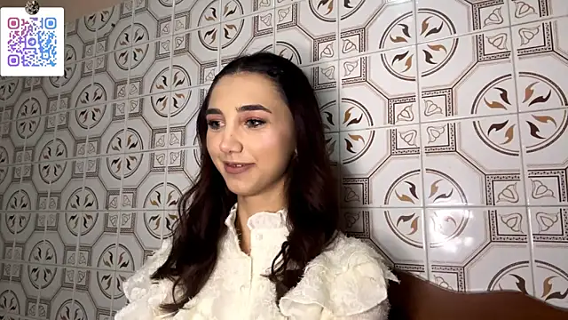 Snapshot of LinaMour chatting on 12-14-25, 10:14 LinaMour online show from 12-14-25, 10:14