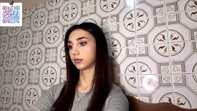 Snapshot of LinaMour chatting on 12-15-25, 10:14 LinaMour online show from 12-15-25, 10:14