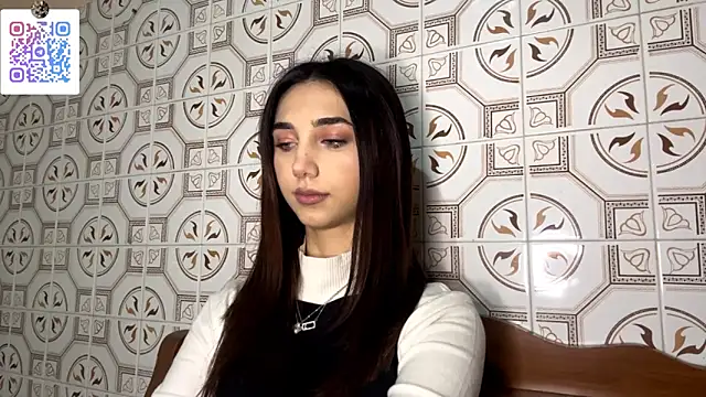 Snapshot of LinaMour chatting on 12-16-25, 10:15 LinaMour online show from 12-16-25, 10:15