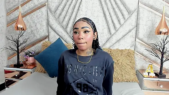 SkylerBloomm online show from 11-19-25, 02:33