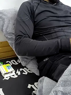 Snapshot of yazinyazin1 chatting on 11-26-25, 01:12 yazinyazin1 online show from 11-26-25, 01:12