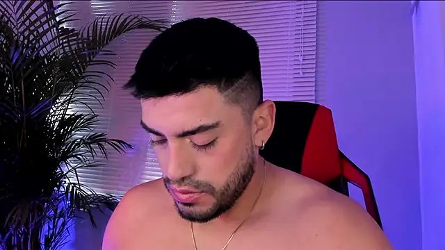 Snapshot of Alexander_Diiaz chatting on 09-13-25, 12:05 Alexander Diiaz online show from 09-13-25, 12:05