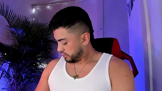 Snapshot of Alexander_Diiaz chatting on 09-17-25, 11:56 Alexander Diiaz online show from 09-17-25, 11:56