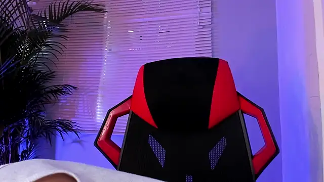 Snapshot of Alexander_Diiaz chatting on 09-23-25, 12:30 Alexander Diiaz online show from 09-23-25, 12:30