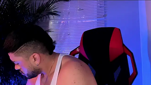 Snapshot of Alexander_Diiaz chatting on 09-27-25, 01:27 Alexander Diiaz online show from 09-27-25, 01:27