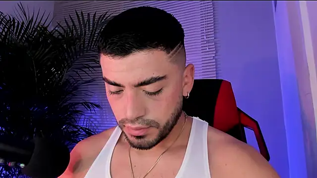 Snapshot of Alexander_Diiaz chatting on 10-06-25, 10:45 Alexander Diiaz online show from 10-06-25, 10:45