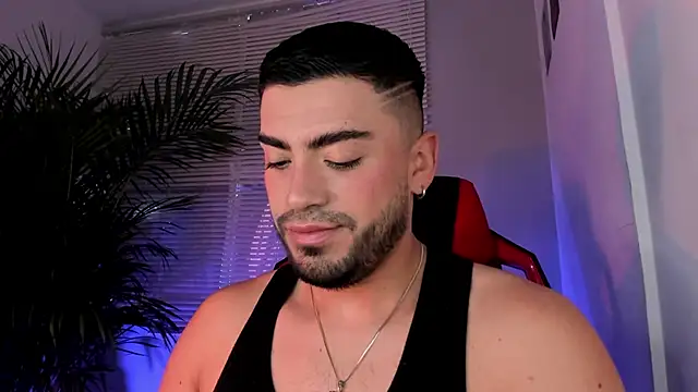 Snapshot of Alexander_Diiaz chatting on 10-07-25, 10:56 Alexander Diiaz online show from 10-07-25, 10:56