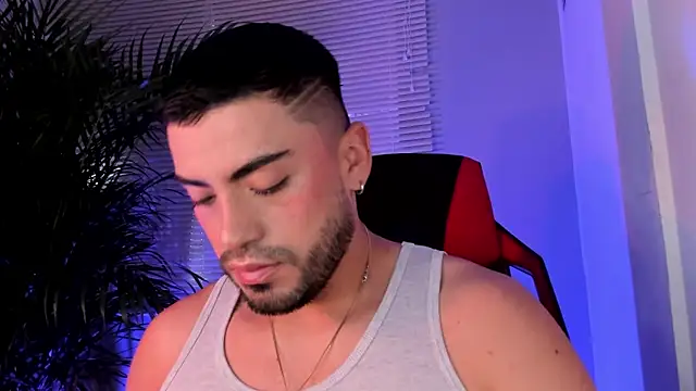 Snapshot of Alexander_Diiaz chatting on 10-08-25, 12:03 Alexander Diiaz online show from 10-08-25, 12:03