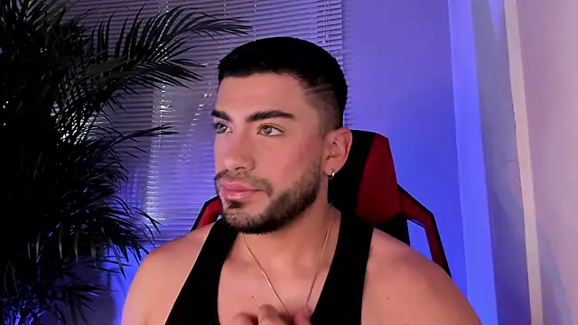 Snapshot of Alexander_Diiaz chatting on 10-10-25, 01:10 Alexander Diiaz online show from 10-10-25, 01:10