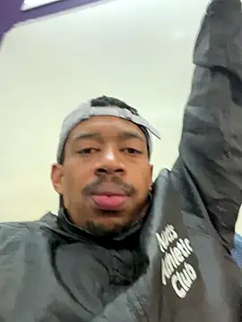 Snapshot of fitsexyman chatting on 09-17-25, 04:47 fitsexyman online show from 09-17-25, 04:47