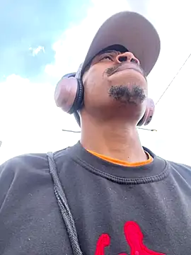 Snapshot of fitsexyman chatting on 09-30-25, 10:53 fitsexyman online show from 09-30-25, 10:53