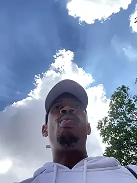 Snapshot of fitsexyman chatting on 10-21-25, 11:22 fitsexyman online show from 10-21-25, 11:22