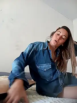 Snapshot of Heisi-Sex chatting on 09-15-25, 04:51 Heisi-Sex online show from 09-15-25, 04:51