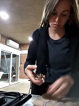 Snapshot of Heisi-Sex chatting on 09-23-25, 12:02 Heisi-Sex online show from 09-23-25, 12:02