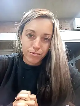 Snapshot of Heisi-Sex chatting on 09-24-25, 01:42 Heisi-Sex online show from 09-24-25, 01:42