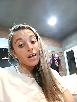 Snapshot of Heisi-Sex chatting on 10-26-25, 12:27 Heisi-Sex online show from 10-26-25, 12:27