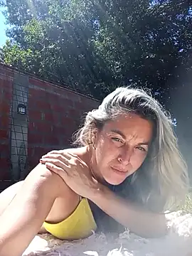 Snapshot of Heisi-Sex chatting on 11-26-25, 05:25 Heisi-Sex online show from 11-26-25, 05:25