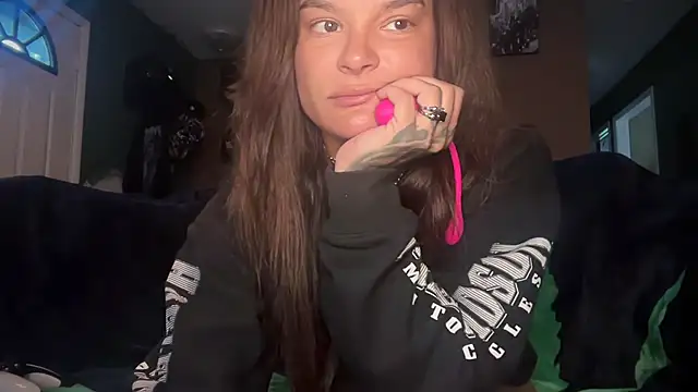 Snapshot of Trippie_hippies1313 chatting on 09-10-25, 12:27 Trippie hippies1313 online show from 09-10-25, 12:27