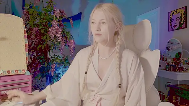 Talulaa online show from 04-19-26, 05:12