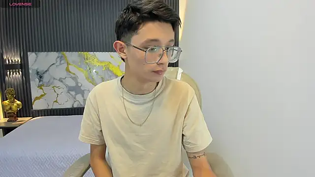 SantiagoRusso18 online show from 09-14-25, 01:10