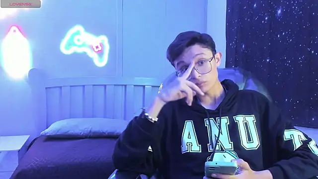 SantiagoRusso18 online show from 10-02-25, 01:12