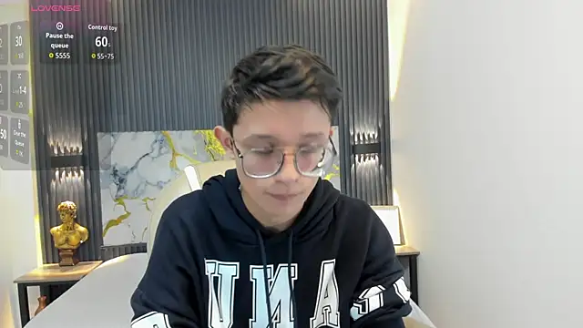 SantiagoRusso18 online show from 10-09-25, 01:09