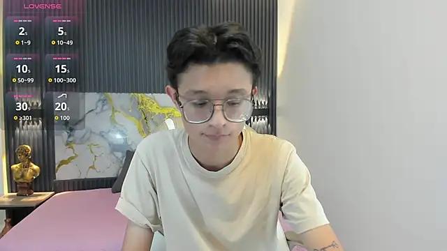 SantiagoRusso18 online show from 11-07-25, 07:03