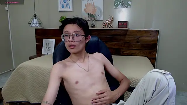 SantiagoRusso18 online show from 12-03-25, 08:18