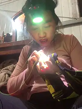 tuyetnhi-00 online show from 12-22-25, 12:46