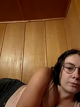 Snapshot of YoungLiisaxx chatting on 09-18-25, 06:10 YoungLiisaxx online show from 09-18-25, 06:10