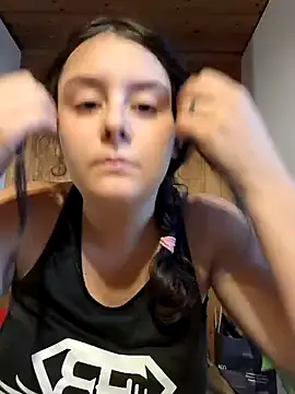 Snapshot of YoungLiisaxx chatting on 09-25-25, 04:11 YoungLiisaxx online show from 09-25-25, 04:11