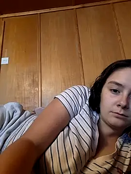 Snapshot of YoungLiisaxx chatting on 09-27-25, 11:37 YoungLiisaxx online show from 09-27-25, 11:37