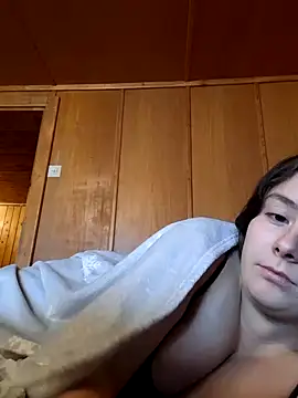 Snapshot of YoungLiisaxx chatting on 10-17-25, 07:44 YoungLiisaxx online show from 10-17-25, 07:44