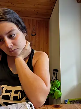 Snapshot of YoungLiisaxx chatting on 10-22-25, 08:14 YoungLiisaxx online show from 10-22-25, 08:14