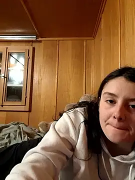 Snapshot of YoungLiisaxx chatting on 01-11-26, 05:40 YoungLiisaxx online show from 01-11-26, 05:40