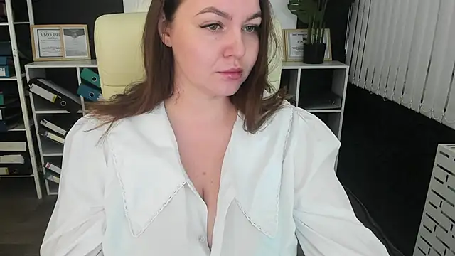 Snapshot of _feel_me_ chatting on 11-17-25, 01:44 feel me online show from 11-17-25, 01:44