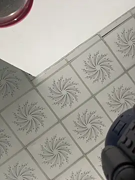 Snapshot of Tiffany-yy chatting on 10-05-25, 11:46 Tiffany-yy online show from 10-05-25, 11:46