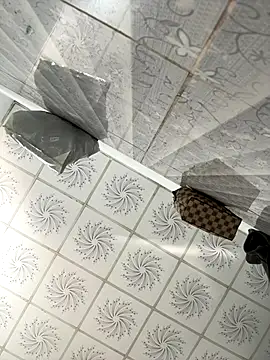 Snapshot of Tiffany-yy chatting on 10-17-25, 06:27 Tiffany-yy online show from 10-17-25, 06:27