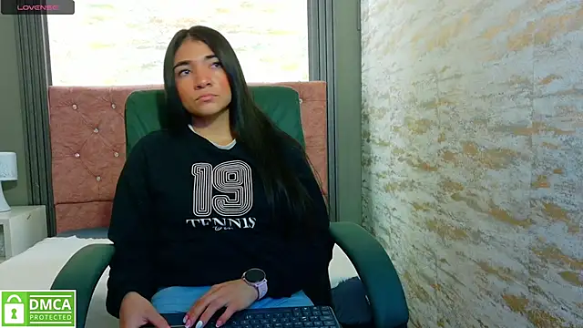 Snapshot of Aurora_jones11 chatting on 09-12-25, 03:17 Aurora jones11 online show from 09-12-25, 03:17