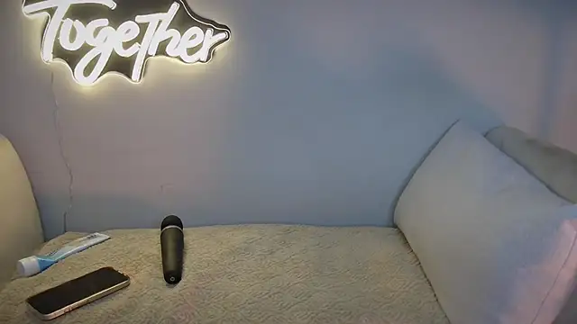 Snapshot of Petite36 chatting on 11-28-25, 04:48 Petite36 online show from 11-28-25, 04:48