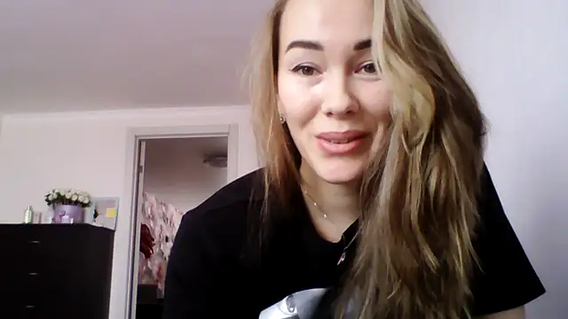 Sovaee online show from 10-10-25, 04:22